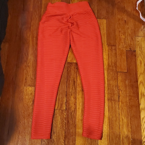 Red scrunch butt leggings!! - Picture 4 of 4